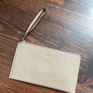 NWOT Micheal Kors Wristlet